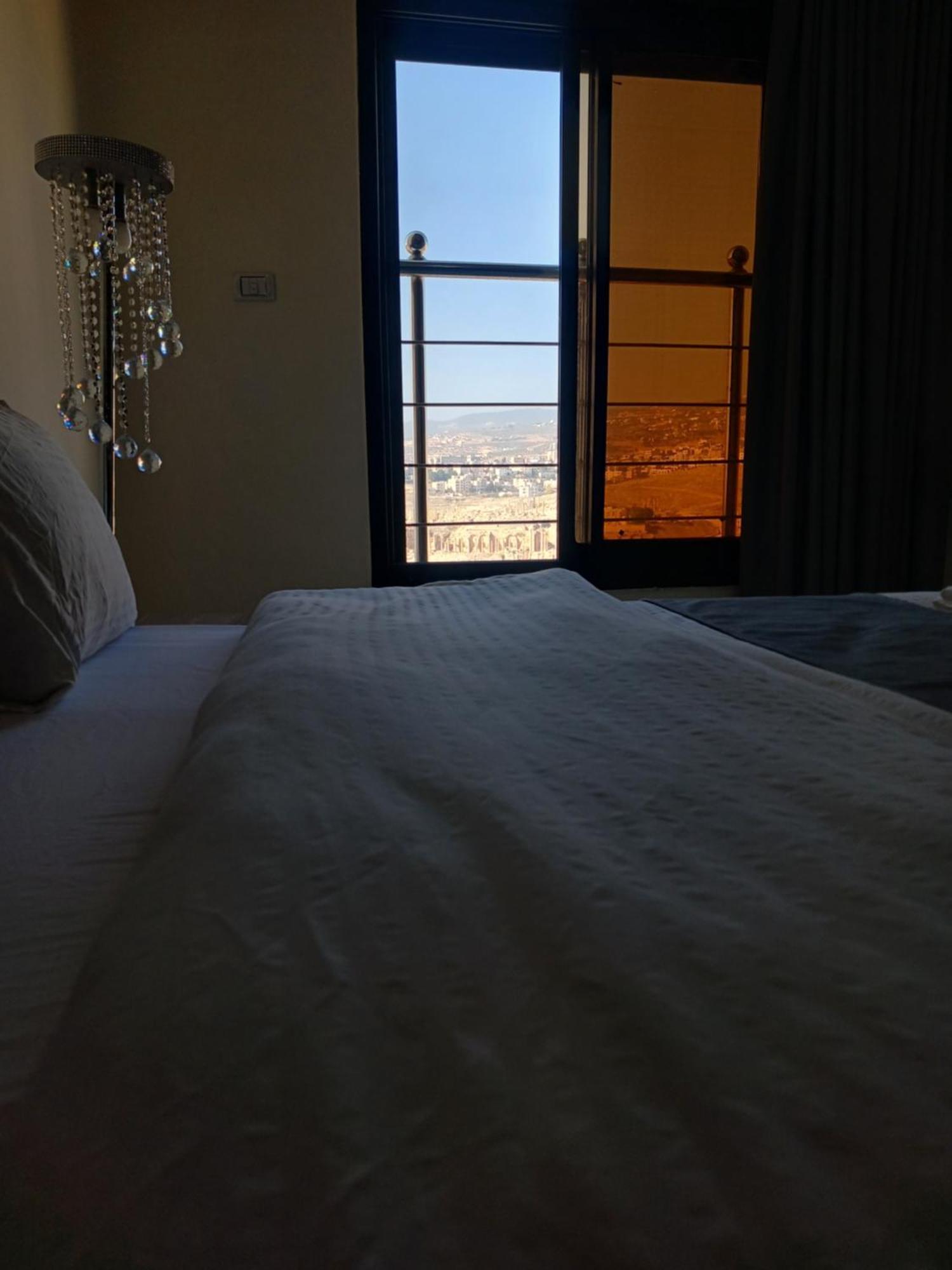 Dream House Hotel Jarash Exterior photo